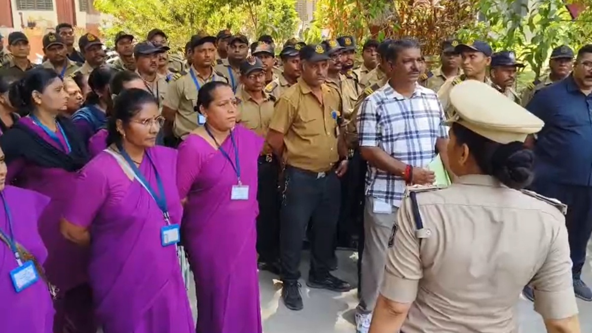 Sayaji Hospital Combing 2 naidunia_image